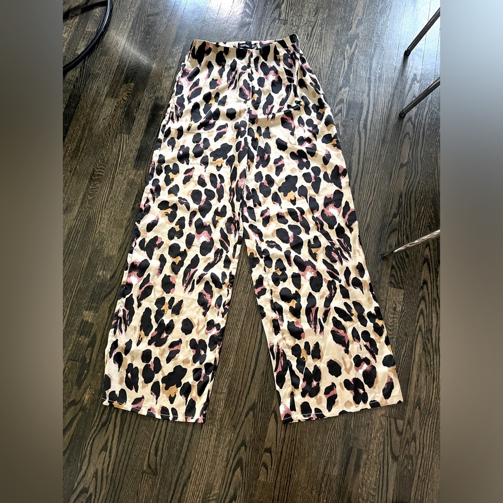 Boohoo wide leg pants size 4 US
